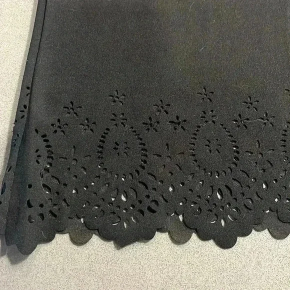 👗Bundle 5/$25👗 NWOT Black Dressy Tank.  Beautiful cutout design on bottom. - Picture 4 of 4